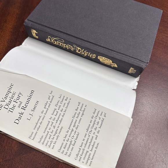 Vampire Diaries Book 1 & Beautiful Creatures Book 1 with poster - Picture 5 of 13